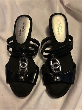 dexflex comfort Black Slip-On Sandals with Silver Ring Accent